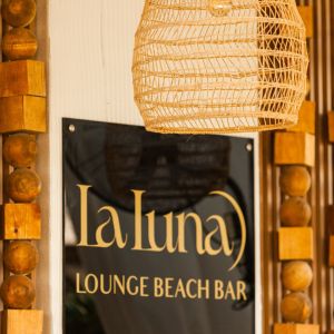 beach lounge  